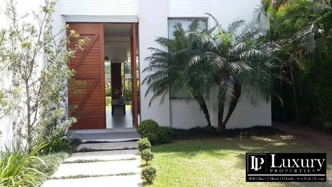 Casa de Condomínio com 4 quartos à venda e para alugar em Angra Dos Reis - RJ - imagem 3 Foto 3 de Casa de Condomínio com 4 quartos à venda e para alugar em Angra Dos Reis - RJ