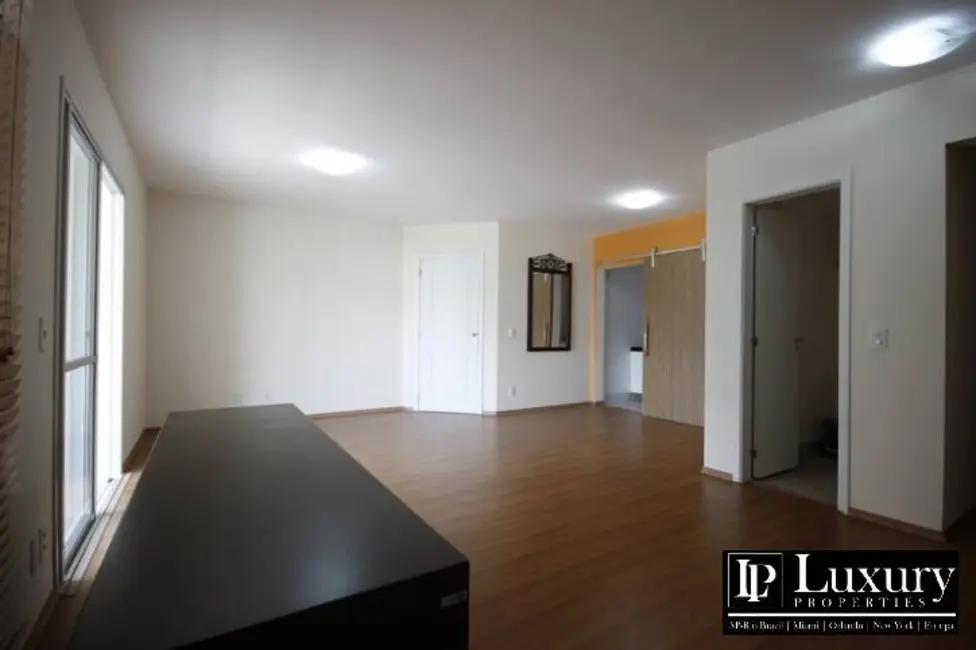 Apartamento com 3 quartos para alugar, 124m2 em Morumbi, São Paulo - SP - imagem 8 Foto 8 de Apartamento com 3 quartos para alugar, 124m2 em Morumbi, São Paulo - SP