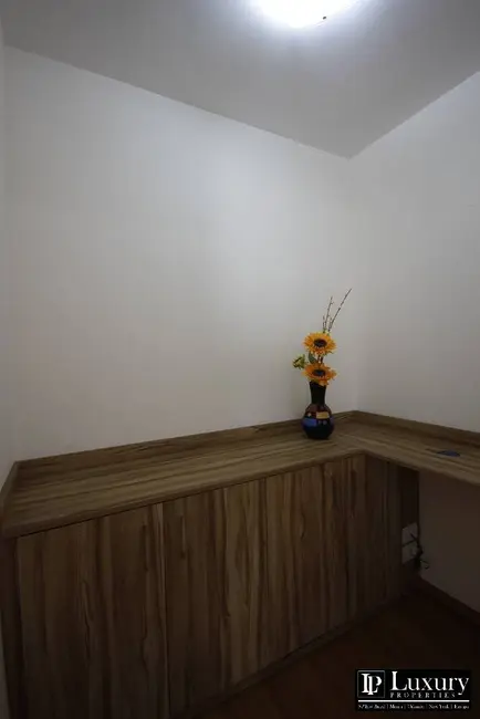 Apartamento com 3 quartos para alugar, 124m2 em Morumbi, São Paulo - SP - imagem 9 Foto 9 de Apartamento com 3 quartos para alugar, 124m2 em Morumbi, São Paulo - SP