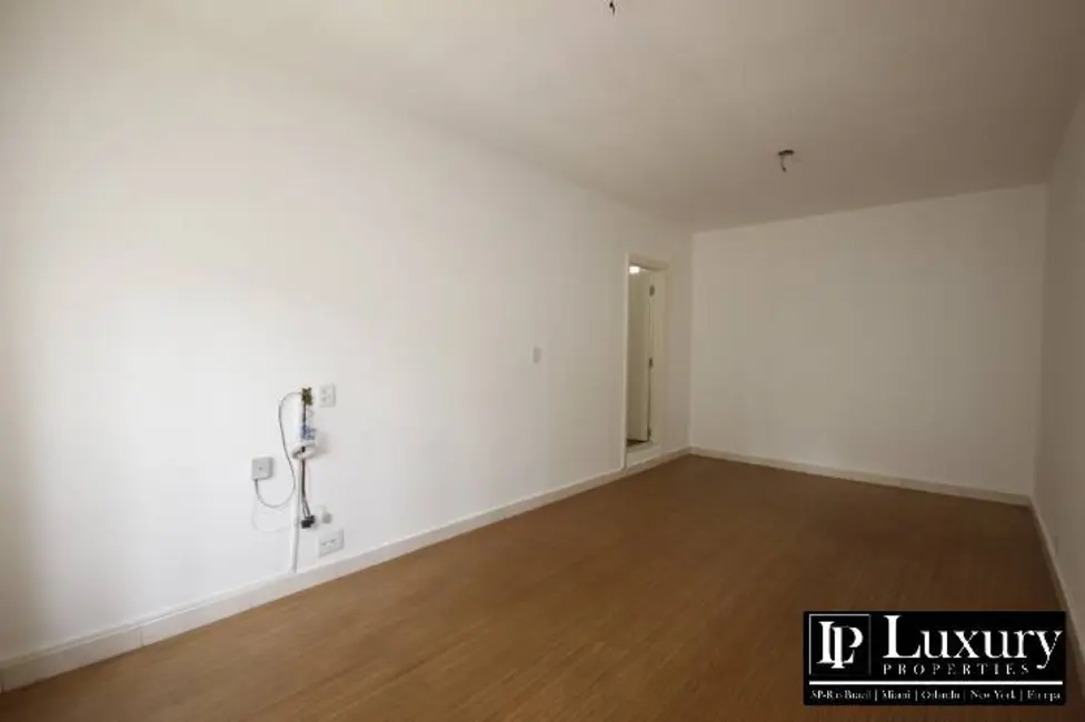 Sala Comercial à venda e para alugar, 27m2 em Vila Olímpia, São Paulo - SP - imagem 4 Foto 4 de Sala Comercial à venda e para alugar, 27m2 em Vila Olímpia, São Paulo - SP