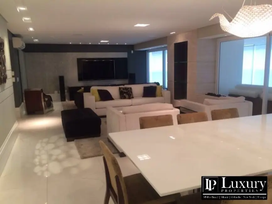 Apartamento com 4 quartos para alugar, 335m2 em Vila Nova Conceição, São Paulo - SP - imagem 5 Foto 5 de Apartamento com 4 quartos para alugar, 335m2 em Vila Nova Conceição, São Paulo - SP