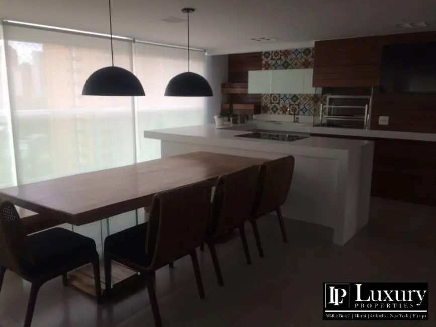 Apartamento com 4 quartos para alugar, 335m2 em Vila Nova Conceição, São Paulo - SP - imagem 6 Foto 6 de Apartamento com 4 quartos para alugar, 335m2 em Vila Nova Conceição, São Paulo - SP