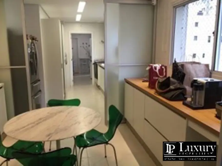 Apartamento com 3 quartos à venda, 277m2 em Itaim Bibi, São Paulo - SP - imagem 9 Foto 9 de Apartamento com 3 quartos à venda, 277m2 em Itaim Bibi, São Paulo - SP