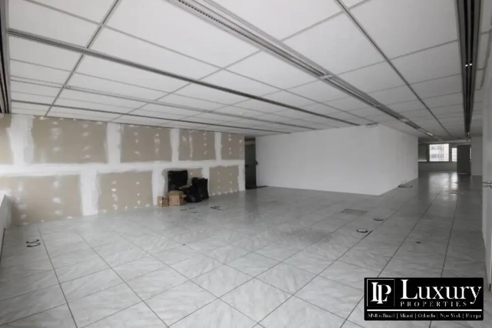 Sala Comercial à venda e para alugar, 134m2 em Itaim Bibi, São Paulo - SP - imagem 3 Foto 3 de Sala Comercial à venda e para alugar, 134m2 em Itaim Bibi, São Paulo - SP