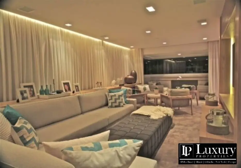 Cobertura com 3 quartos à venda, 410m2 em Vila Olímpia, São Paulo - SP - imagem 1 Foto 1 de Cobertura com 3 quartos à venda, 410m2 em Vila Olímpia, São Paulo - SP