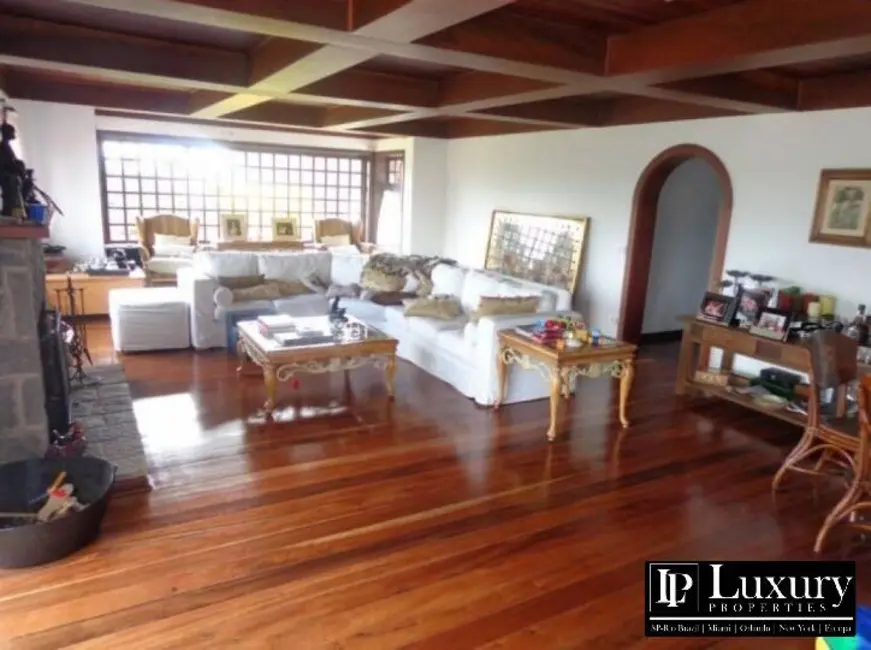 Foto 3 de Casa com 5 quartos à venda, 480m2 em Campos Do Jordao - SP