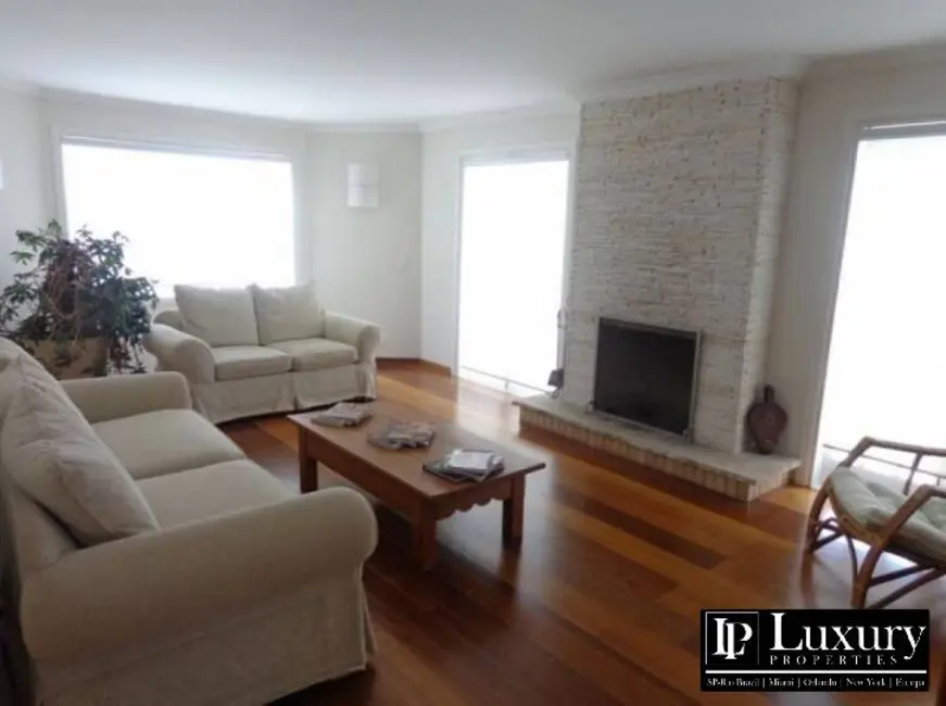 Foto 3 de Casa com 6 quartos à venda, 480m2 em Campos Do Jordao - SP