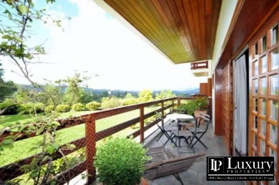 Foto 2 de Casa com 6 quartos à venda, 400m2 em Campos Do Jordao - SP