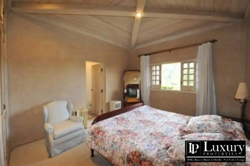 Foto 8 de Casa com 6 quartos à venda, 400m2 em Campos Do Jordao - SP