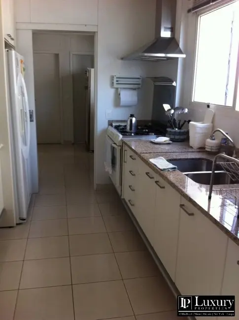 Apartamento com 4 quartos à venda, 210m2 em Higienópolis, São Paulo - SP - imagem 9 Foto 9 de Apartamento com 4 quartos à venda, 210m2 em Higienópolis, São Paulo - SP