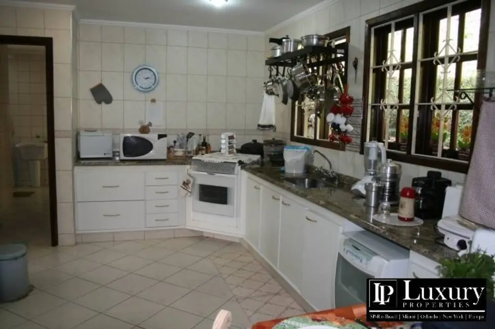 Foto 6 de Casa de Condomínio com 3 quartos à venda e para alugar, 350m2 em Jardim Petrópolis, Itapecerica Da Serra - SP