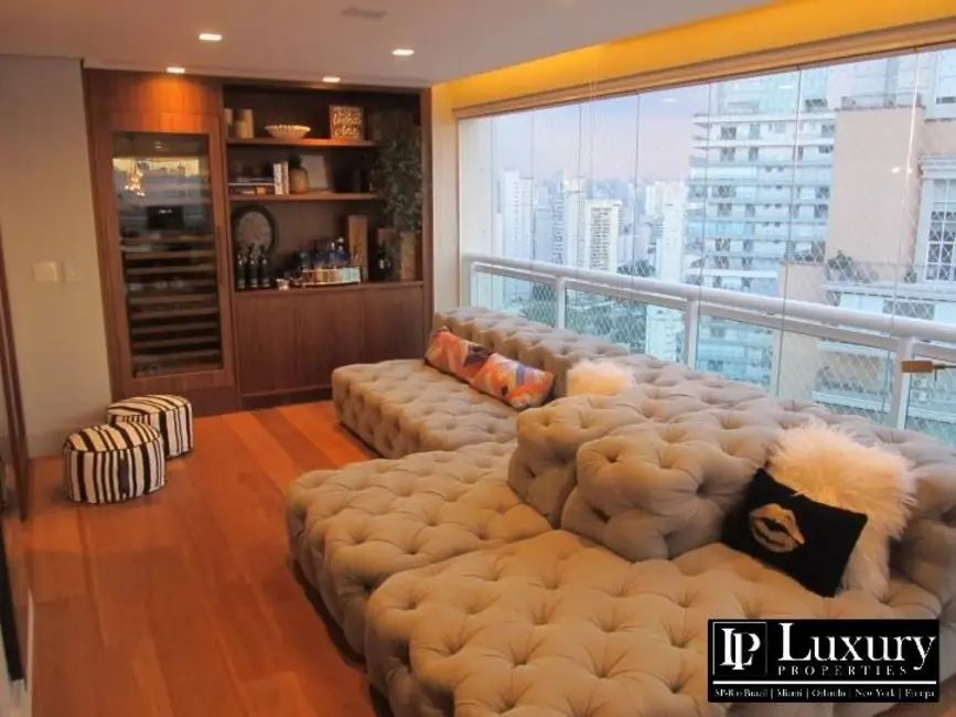 Apartamento com 3 quartos para alugar, 157m2 em Vila Nova Conceição, São Paulo - SP - imagem 6 Foto 6 de Apartamento com 3 quartos para alugar, 157m2 em Vila Nova Conceição, São Paulo - SP