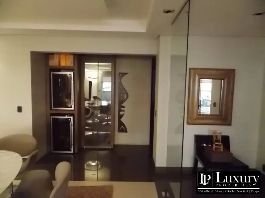 Apartamento com 4 quartos para alugar, 232m2 em Vila Nova Conceição, São Paulo - SP - imagem 2 Foto 2 de Apartamento com 4 quartos para alugar, 232m2 em Vila Nova Conceição, São Paulo - SP