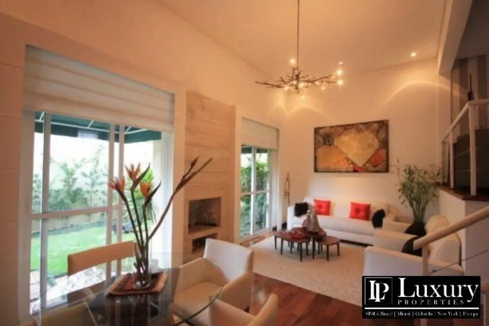 Foto 1 de Casa de Condomínio com 3 quartos à venda, 305m2 em Alto de Pinheiros, São Paulo - SP