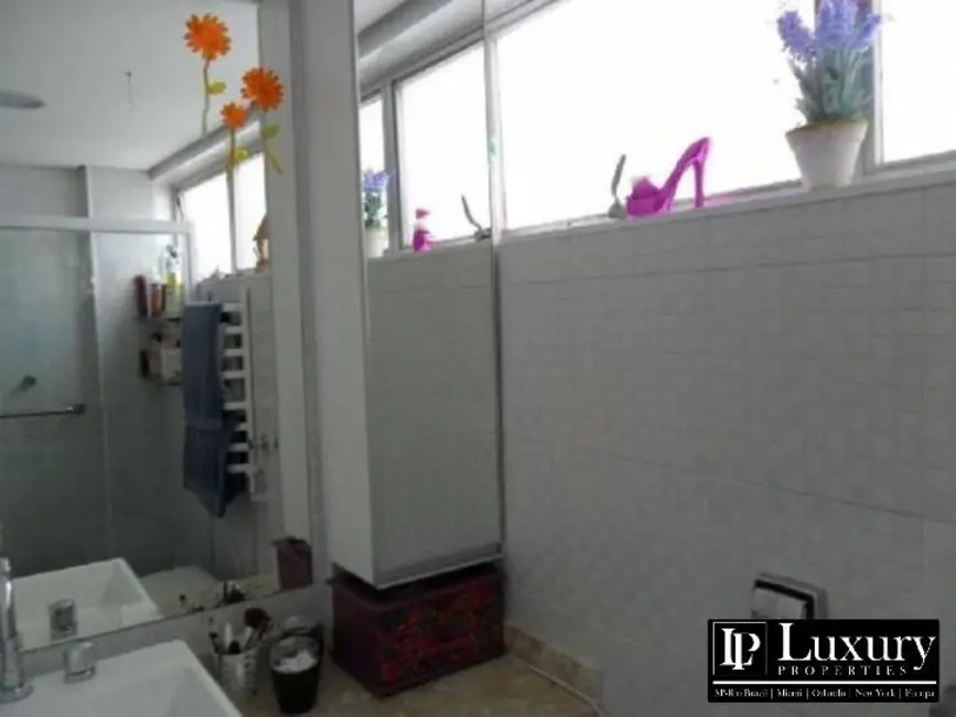 Casa com 3 quartos à venda, 500m2 em Alto de Pinheiros, São Paulo - SP - imagem 9 Foto 9 de Casa com 3 quartos à venda, 500m2 em Alto de Pinheiros, São Paulo - SP