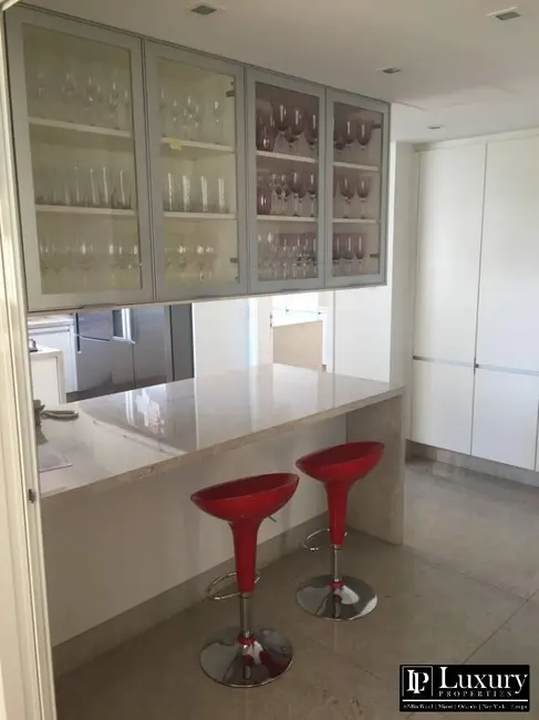 Foto 9 de Apartamento com 4 quartos para alugar, 470m2 em Vila Nova Conceição, São Paulo - SP