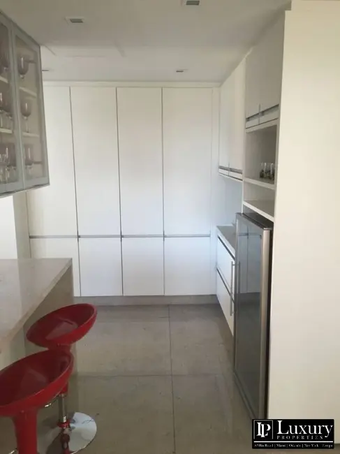 Foto 8 de Apartamento com 4 quartos para alugar, 470m2 em Vila Nova Conceição, São Paulo - SP