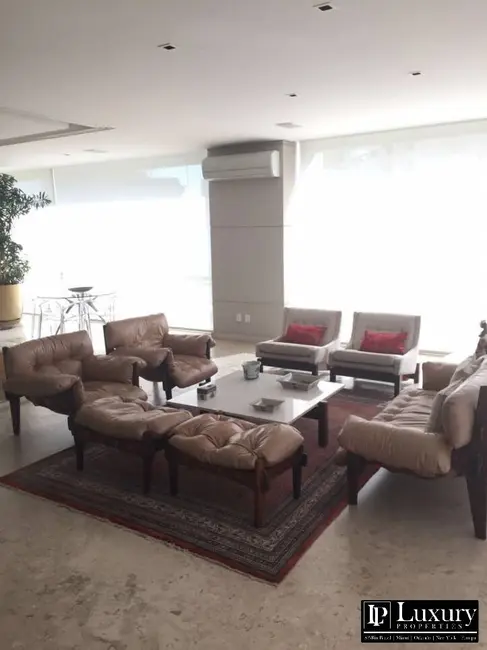 Foto 2 de Apartamento com 4 quartos para alugar, 470m2 em Vila Nova Conceição, São Paulo - SP