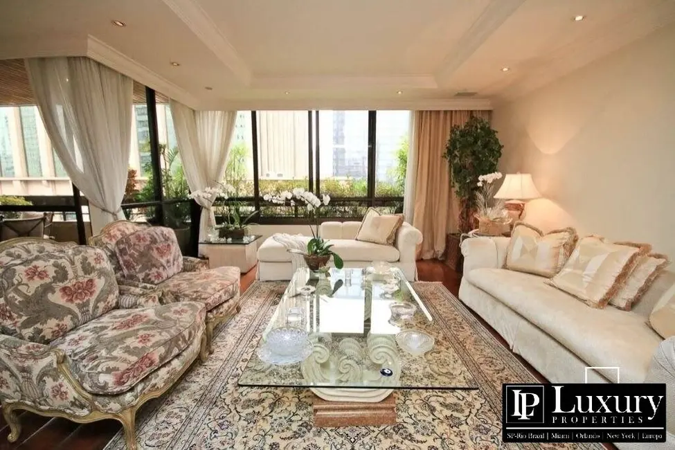 Foto 5 de Apartamento com 4 quartos à venda, 335m2 em Itaim Bibi, São Paulo - SP