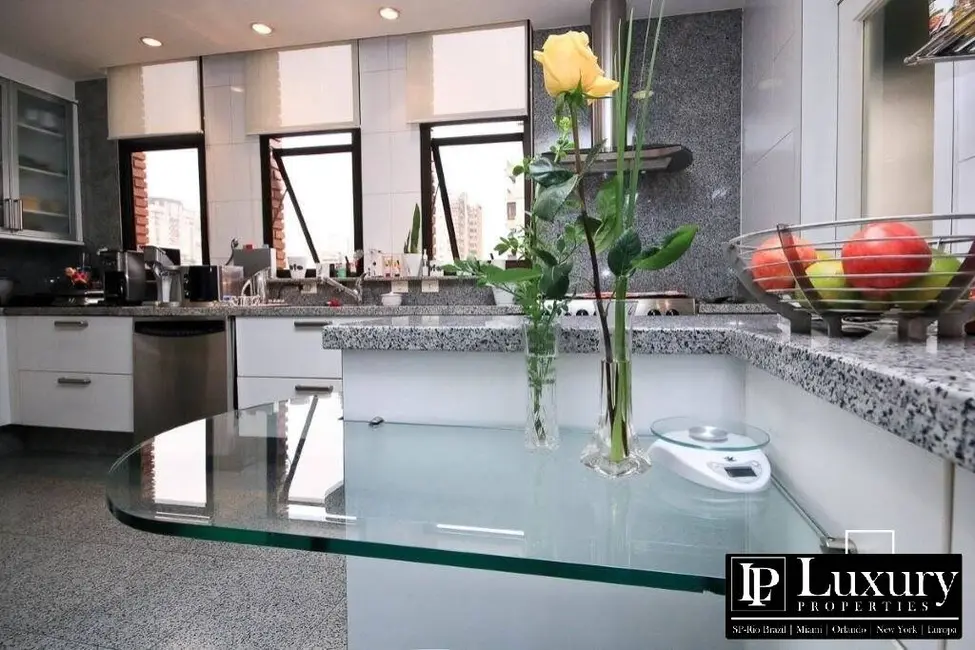 Foto 6 de Apartamento com 4 quartos à venda, 335m2 em Itaim Bibi, São Paulo - SP