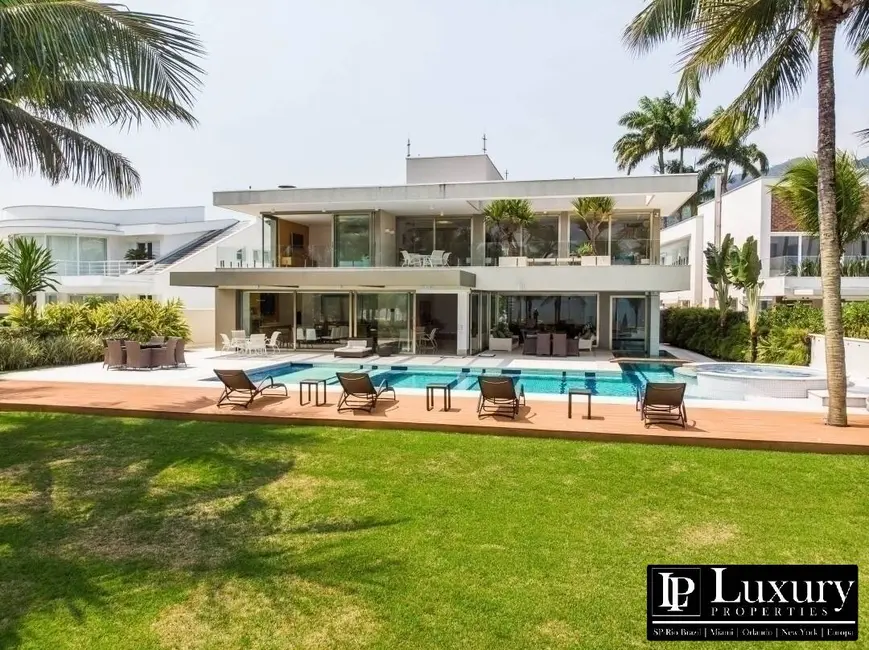 Foto 2 de Casa com 8 quartos à venda, 647m2 em Tabatinga, Caraguatatuba - SP