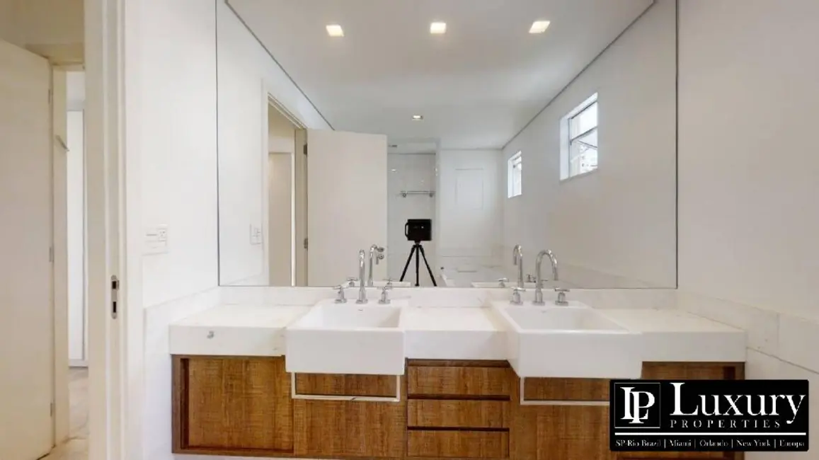 Apartamento com 2 quartos à venda, 151m2 em Vila Nova Conceição, São Paulo - SP - imagem 3 Foto 3 de Apartamento com 2 quartos à venda, 151m2 em Vila Nova Conceição, São Paulo - SP