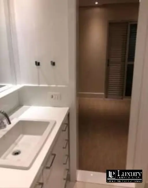 Apartamento com 4 quartos à venda, 170m2 em Moema, São Paulo - SP - imagem 6 Foto 6 de Apartamento com 4 quartos à venda, 170m2 em Moema, São Paulo - SP