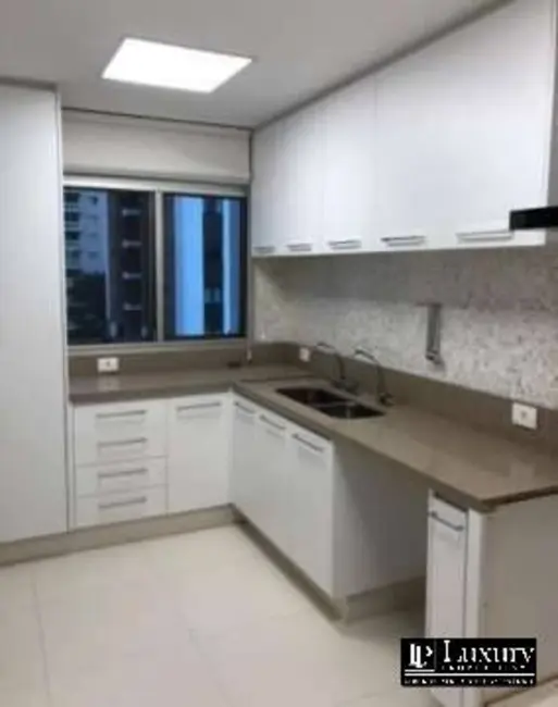 Apartamento com 4 quartos à venda, 170m2 em Moema, São Paulo - SP - imagem 3 Foto 3 de Apartamento com 4 quartos à venda, 170m2 em Moema, São Paulo - SP