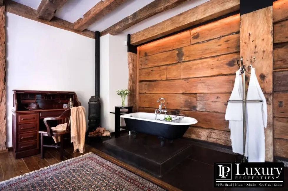 Casa com 10 quartos à venda, 3200m2 em Campos Do Jordao - SP - imagem 9 Foto 9 de Casa com 10 quartos à venda, 3200m2 em Campos Do Jordao - SP