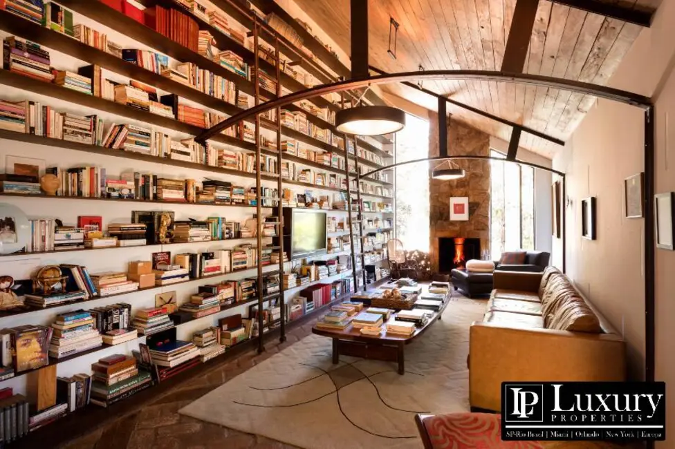 Casa com 10 quartos à venda, 3200m2 em Campos Do Jordao - SP - imagem 4 Foto 4 de Casa com 10 quartos à venda, 3200m2 em Campos Do Jordao - SP