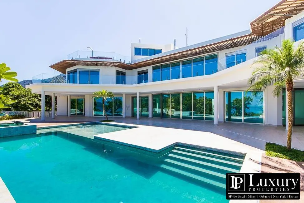 Foto 1 de Casa com 10 quartos à venda em Ubatuba - SP