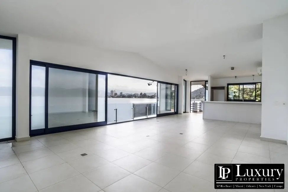 Casa de Condomínio com 3 quartos à venda, 181m2 em Parque Enseada, Guaruja - SP - imagem 6 Foto 6 de Casa de Condomínio com 3 quartos à venda, 181m2 em Parque Enseada, Guaruja - SP