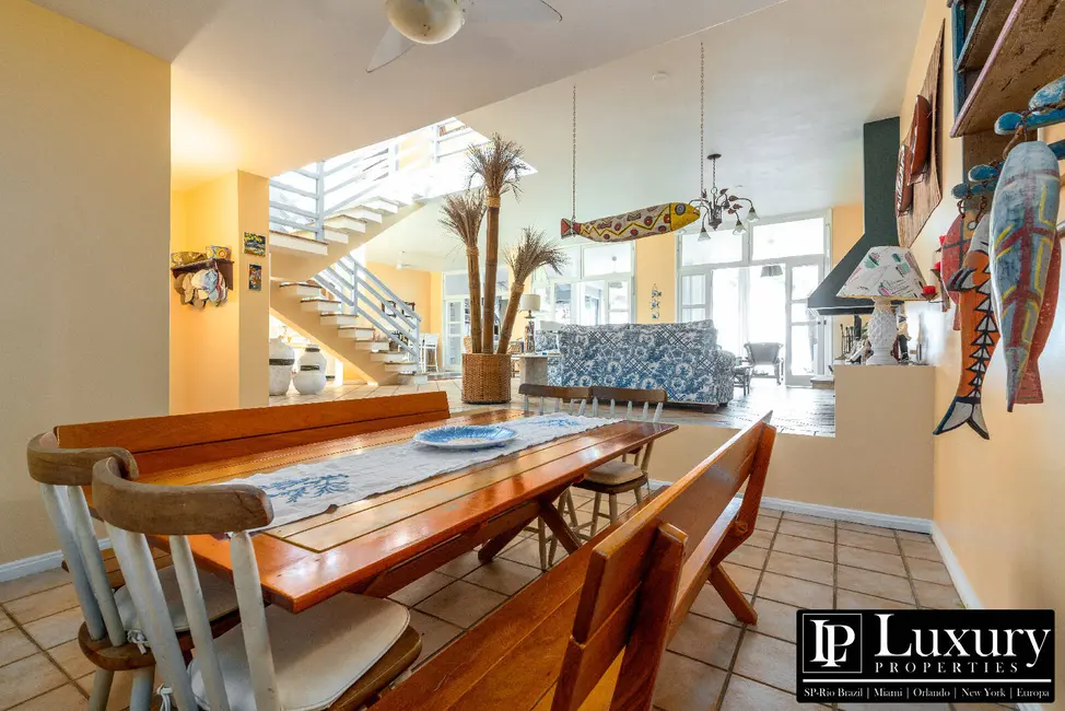 Foto 5 de Casa de Condomínio com 5 quartos à venda em Ubatuba - SP