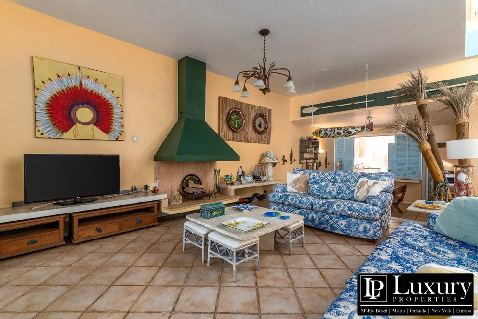 Foto 3 de Casa de Condomínio com 5 quartos à venda em Ubatuba - SP