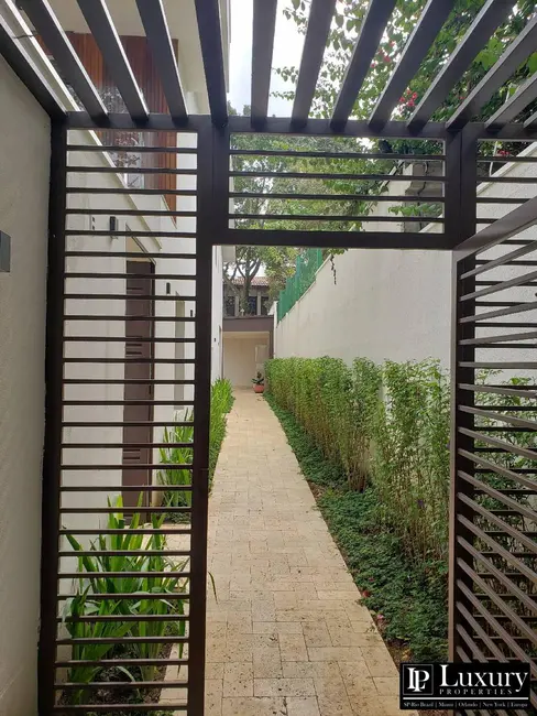 Foto 2 de Casa com 4 quartos à venda em Jardim Europa, São Paulo - SP