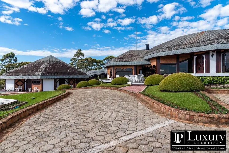Foto 7 de Casa com 8 quartos à venda em Campos Do Jordao - SP