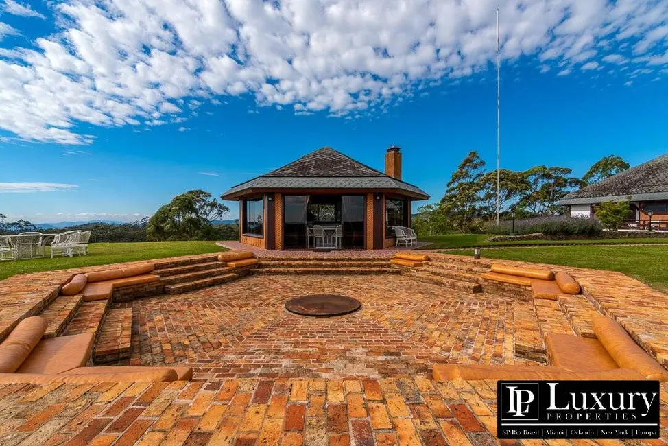 Foto 9 de Casa com 8 quartos à venda em Campos Do Jordao - SP