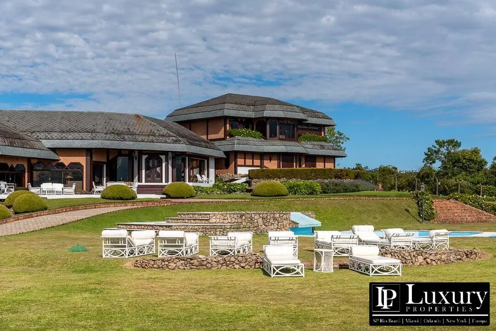 Foto 3 de Casa com 8 quartos à venda em Campos Do Jordao - SP