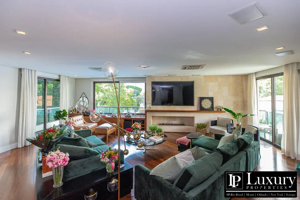 Foto 4 de Apartamento com 2 quartos à venda, 257m2 em Moema, São Paulo - SP