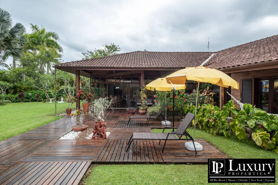 Foto 2 de Casa de Condomínio com 6 quartos à venda em Ubatuba - SP