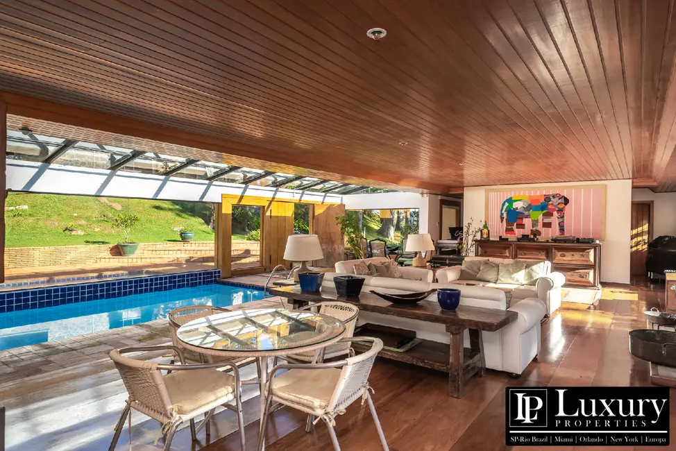 Foto 8 de Casa com 6 quartos à venda em Campos Do Jordao - SP