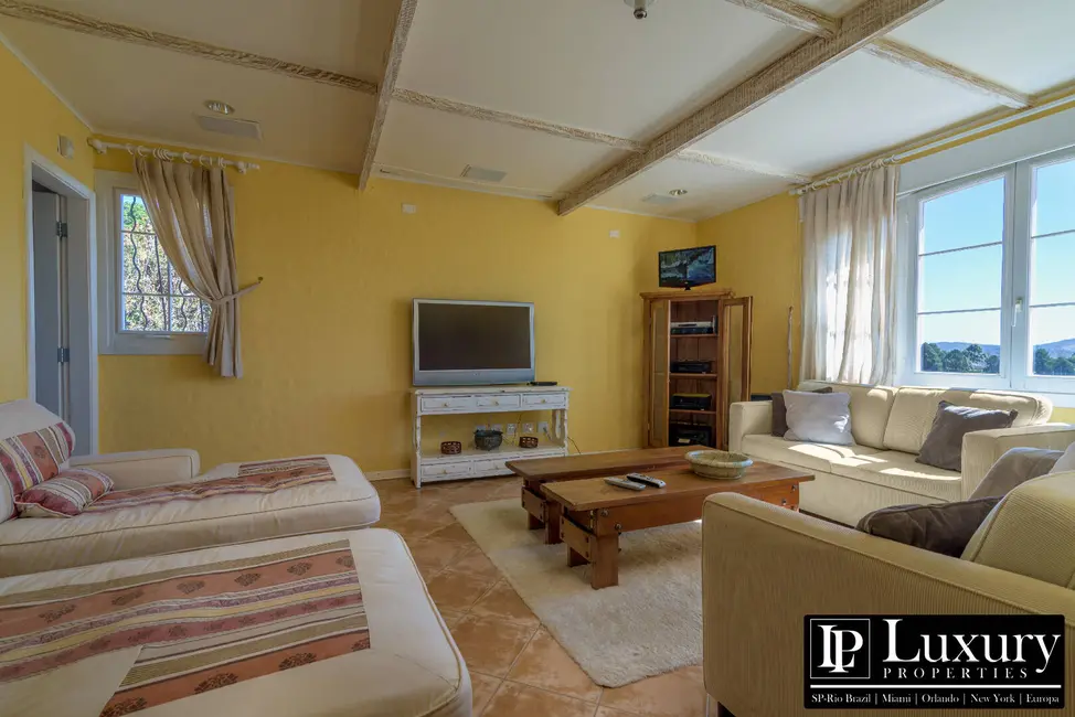 Casa com 8 quartos à venda em Campos Do Jordao - SP - imagem 9 Foto 9 de Casa com 8 quartos à venda em Campos Do Jordao - SP