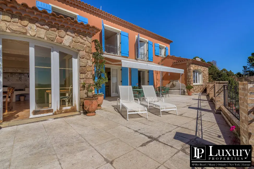 Casa com 8 quartos à venda em Campos Do Jordao - SP - imagem 3 Foto 3 de Casa com 8 quartos à venda em Campos Do Jordao - SP