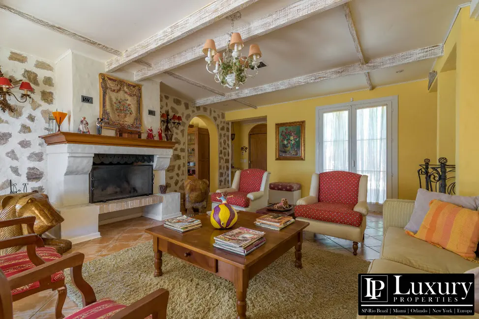 Casa com 8 quartos à venda em Campos Do Jordao - SP - imagem 8 Foto 8 de Casa com 8 quartos à venda em Campos Do Jordao - SP