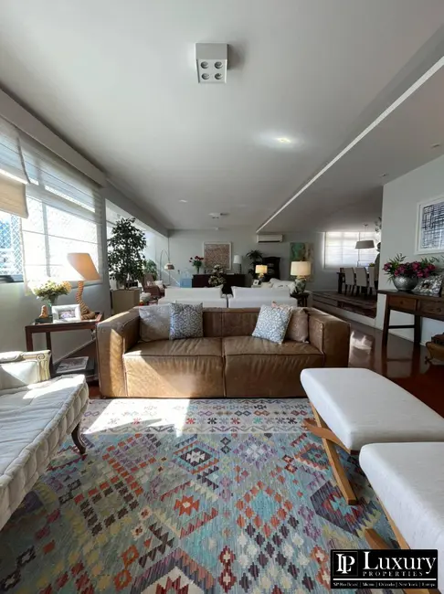 Foto 1 de Apartamento com 3 quartos à venda, 359m2 em Real Parque, São Paulo - SP