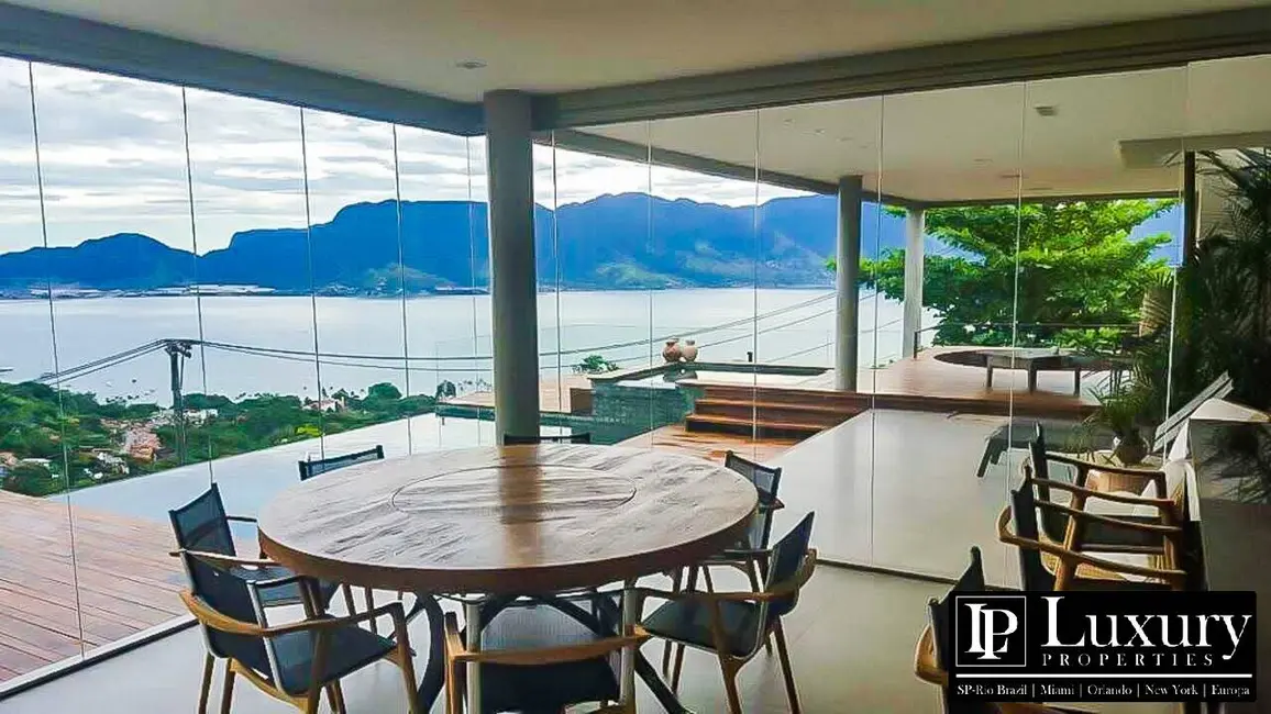 Foto 3 de Casa de Condomínio com 6 quartos à venda em Ilhabela - SP