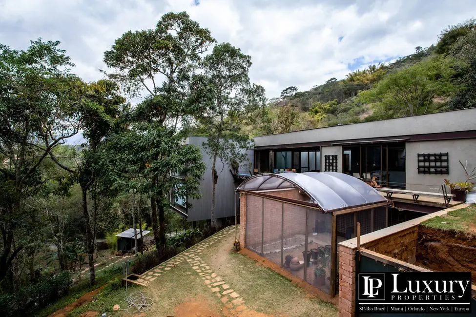 Foto 1 de Casa de Condomínio com 4 quartos à venda em Itaipava, Petropolis - RJ