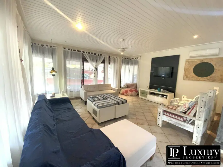 Foto 3 de Casa de Condomínio com 4 quartos à venda em Sao Sebastiao - SP