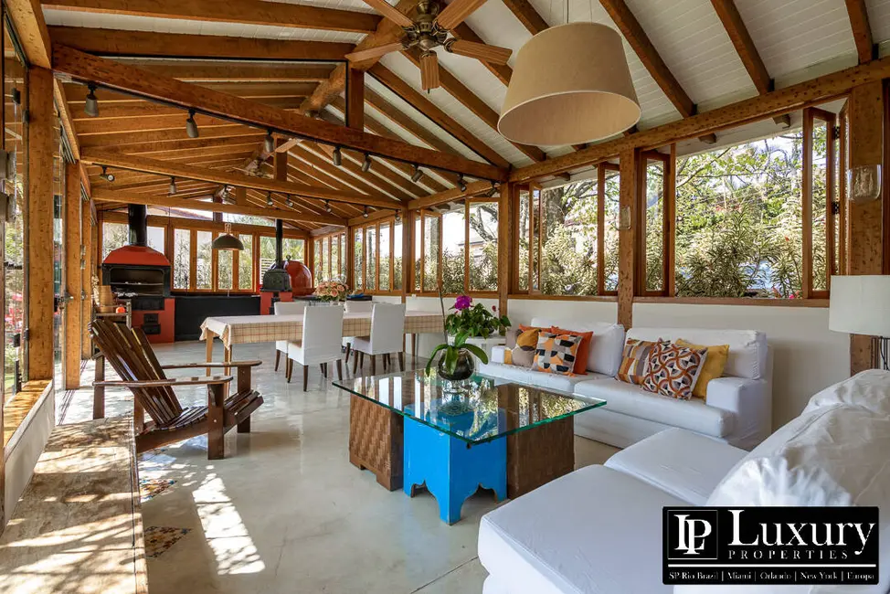 Foto 1 de Casa de Condomínio com 4 quartos à venda em Barueri - SP