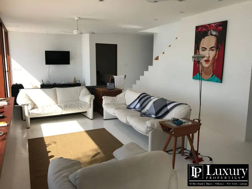 Casa de Condomínio com 5 quartos à venda em Praia da Ribeira (Cunhambebe), Angra Dos Reis - RJ - imagem 8 Foto 8 de Casa de Condomínio com 5 quartos à venda em Praia da Ribeira (Cunhambebe), Angra Dos Reis - RJ